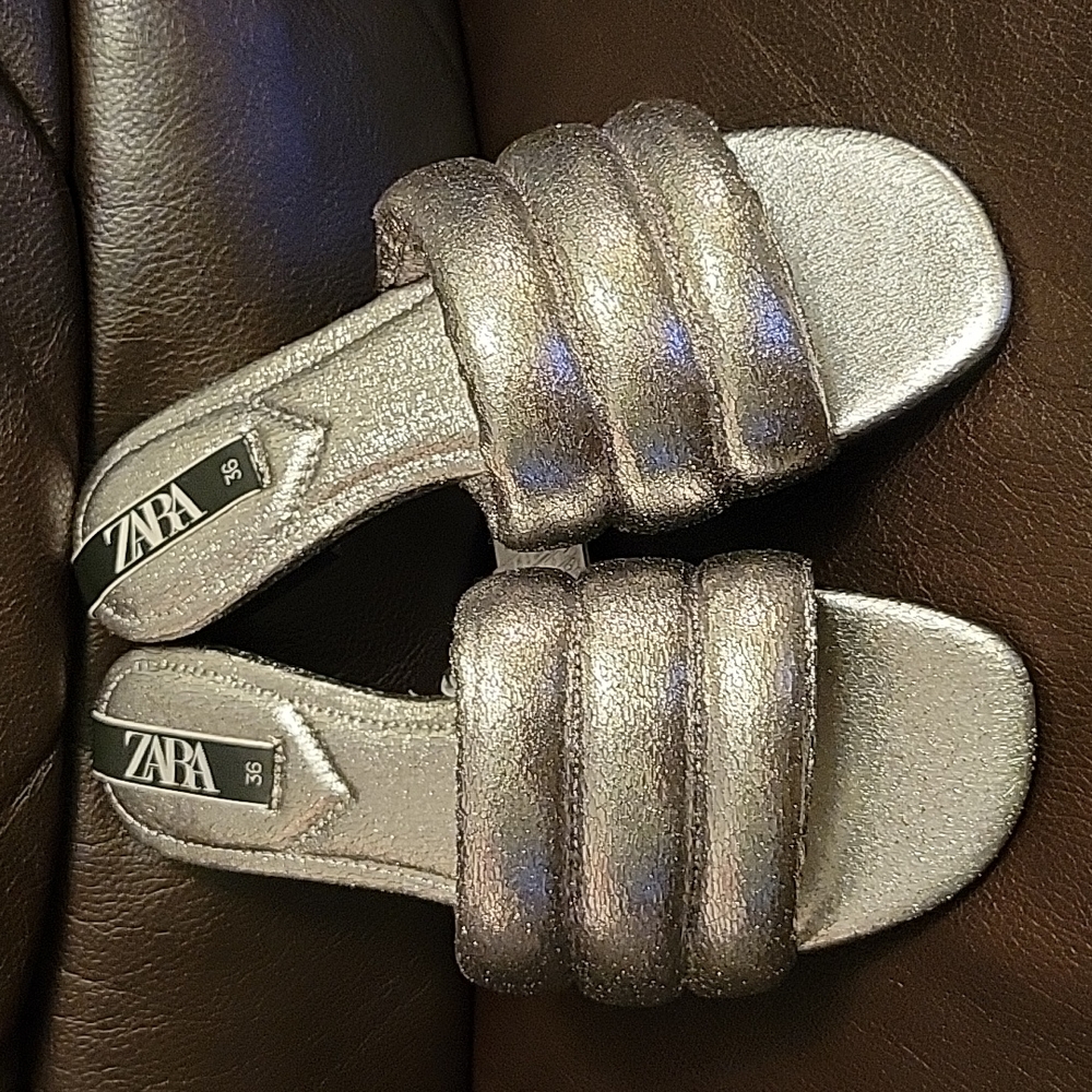 Zara NWT Silver Flat Sandals Puffy Front Size 6 (36 EU)